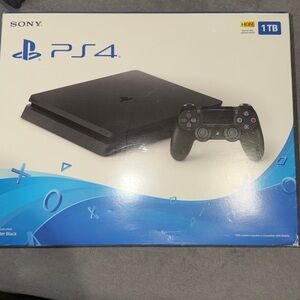 PS4 1TB + 4 Controllers + Cables — READ DESCRIPTION